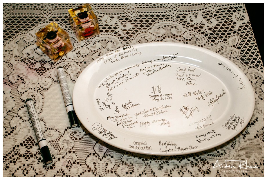 chinese wedding guests sign white dish plate